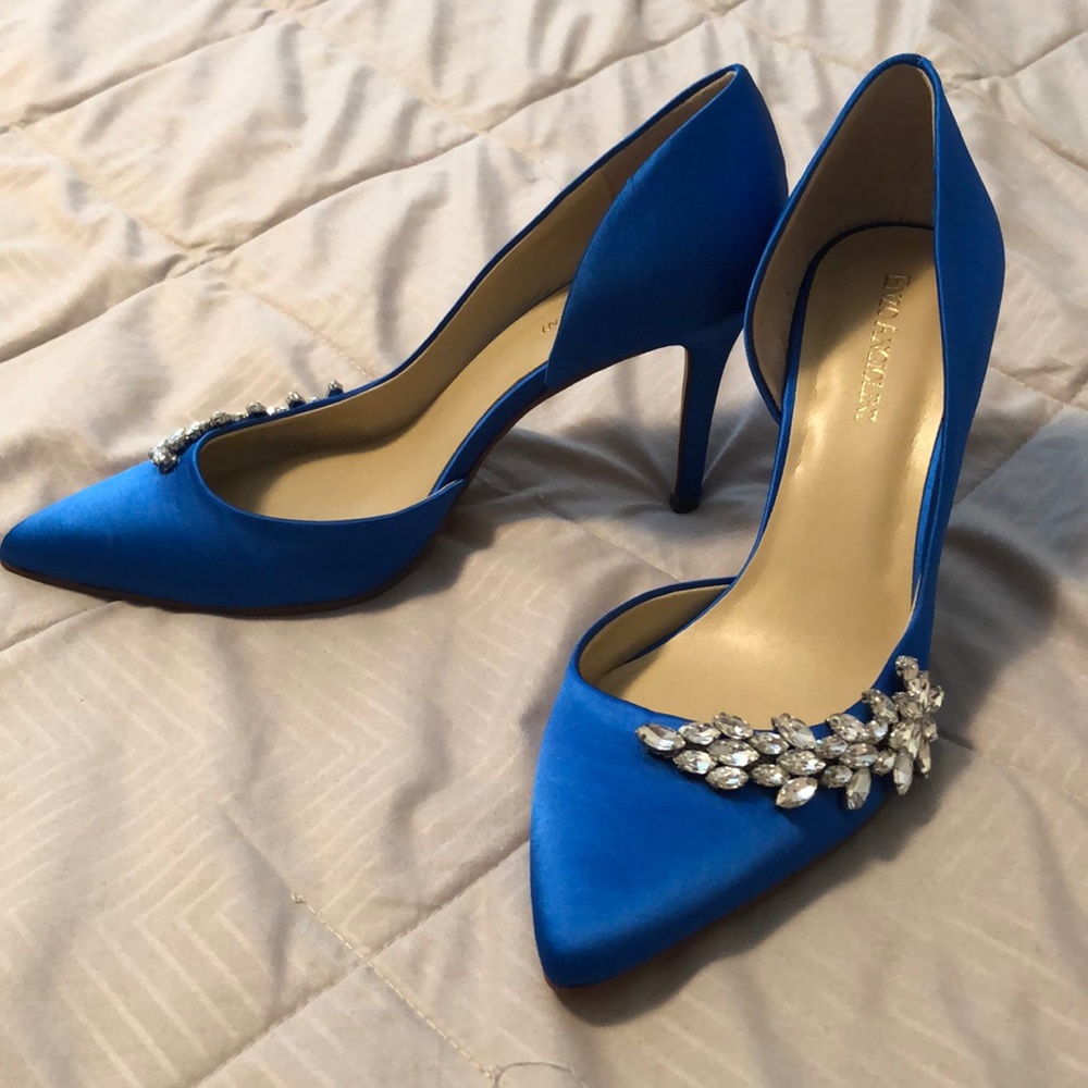 Blue pumps